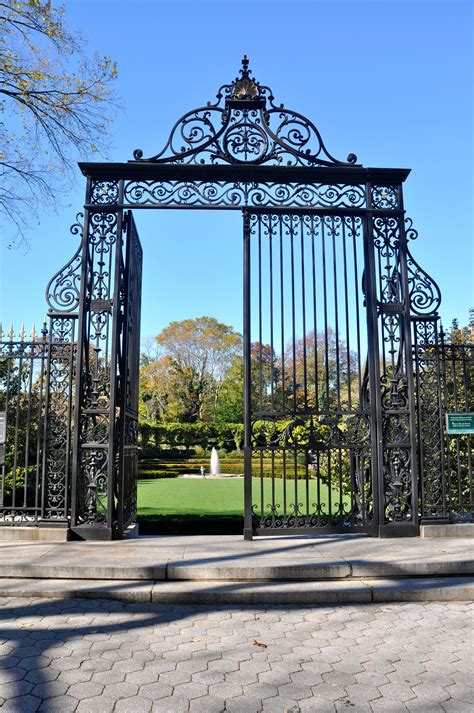 10 Places To Find Peace And Quiet In Manhattan Conservatory Garden