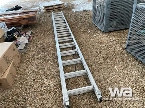 Featherlite 28 Ft Aluminum Extension Ladder