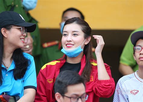 Maybe you would like to learn more about one of these? Ngắm vẻ đẹp Á hậu Huyền My ở Hàng Đẫy - VietNamNet