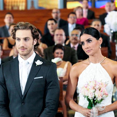 Reina de Corazones Sara Smith Laura Flores | Telemundo