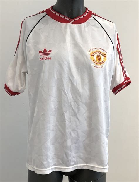 In addition to all the manchester united shirts released over the years, we've also provided a collection of some of the famous international jerseys worn by the players from old trafford. Manchester United Cup Shirt football shirt 1991. Added on ...