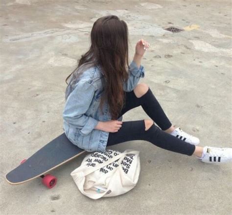 Grunge Simple Skateboard Aesthetic Skateboard Girl Fashion Women