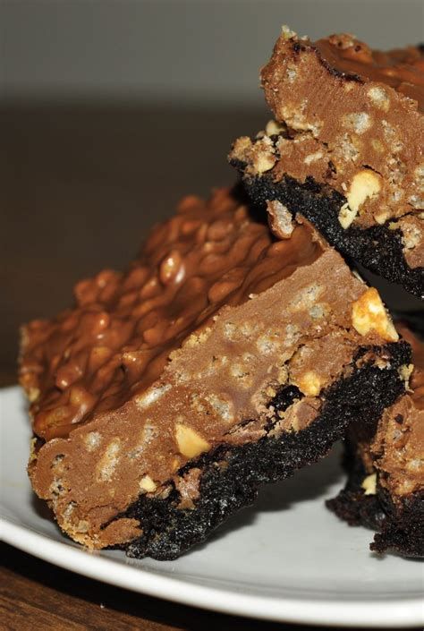 Peanut Butter Cup Crunch Brownie Bars