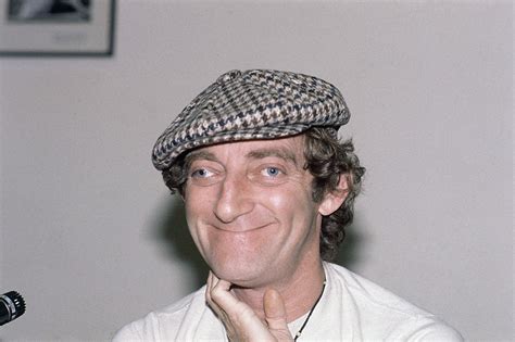 Inga (teri garr), il dottor frederick frankenstein (gene wilder), igor (marty feldman) e la creatura (peter boyle) in una scena del film. Marty Feldman Igor Frankenstein Junior Compleanno ...