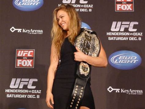 Ronda Rousey Meets Liz Carmouche In First Ufc Womens Title Fight
