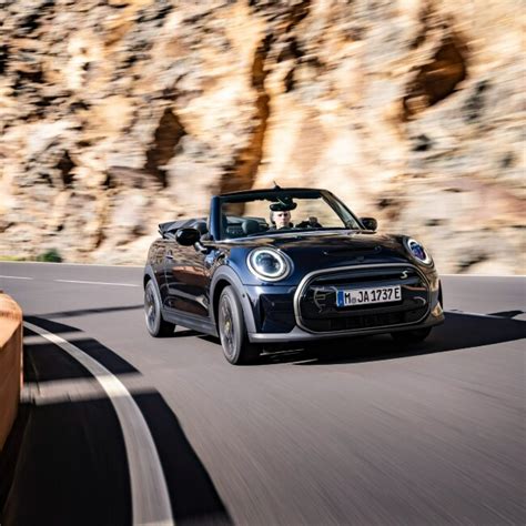 In Pictures Mini Cooper Se Electric Goes Topless For The St Time Debuts With Km Range