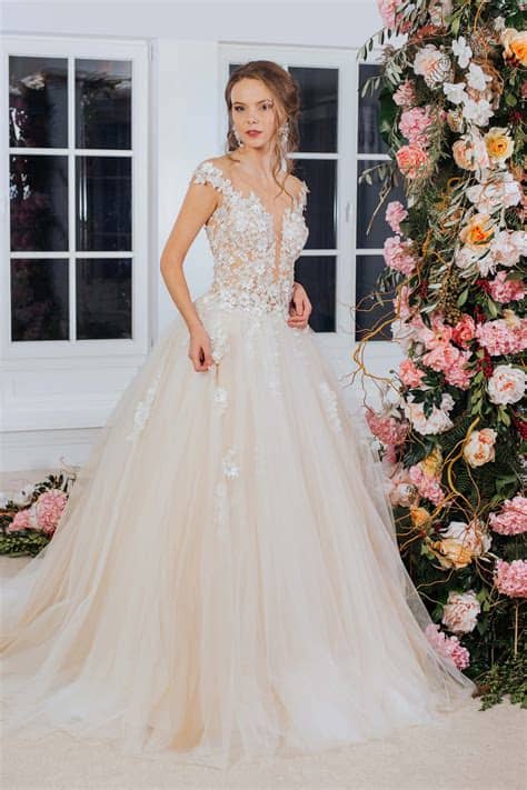 Ranging from gowns for walking down the aisle to short dresses that are perfect for showers, rehearsal dinners, or receptions. Wedding dress Anastasia II | Ingrida Bridal
