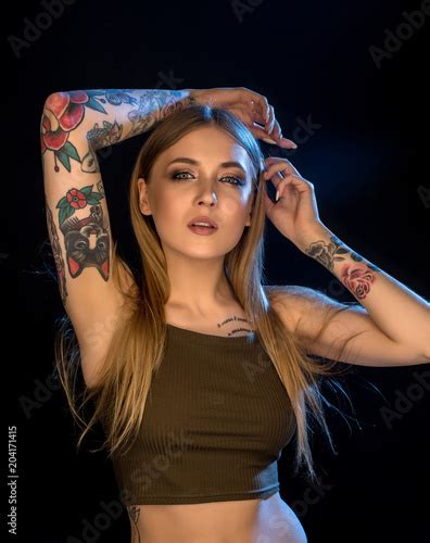 Sexy Tattooed Blonde Isolated Portrait Stock 사진 Adobe Stock
