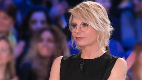 She has been married to maurizio costanzo since 1995. Maria De Filippi come non l'avete mai vista: mini corpetto e pancia fuori