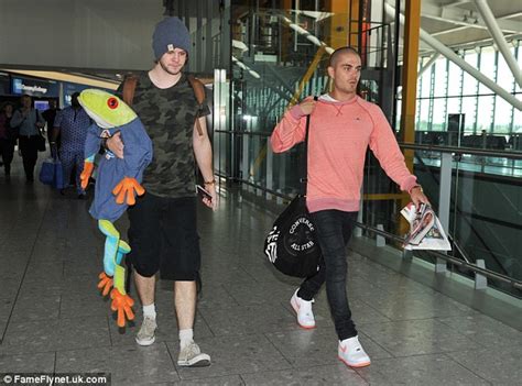 The Wanteds Jay Mcguiness Arrives At The Airport Holding A Large Stuffed Frog Daily Mail Online