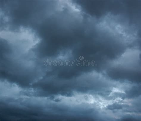 Rainy Cloudy Sky Before The Storm Stock Image Image Of Stormy Wind