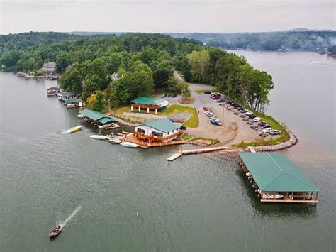 The lake's shoreline is quite developed with private residences, rental properties and marinas. 7 Ways to Get on the Water at Smith Mountain Lake