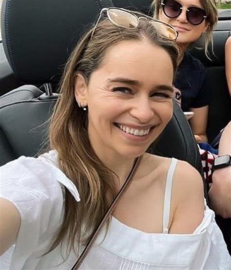 god she has the most fuckable face ever r emiliaclarkegw