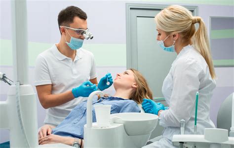 Auxiliar De Clínica Dental Con Certificación Universitaria