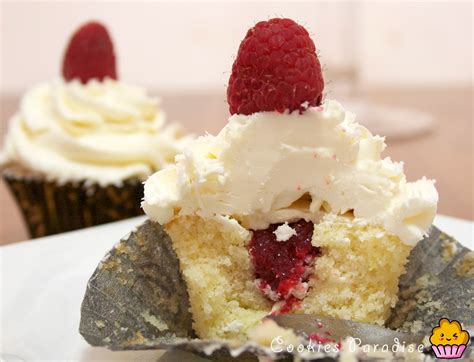 cupcakes super esponjosos rellenos de frambuesa cookiesparadise s blog