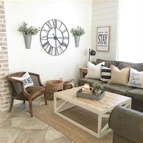 Hiasan dinding ruang tamu dengan gaya minimalis dapat menciptakan tampilan ruangan yang modern dan simpel. 60+ Hiasan Dinding Ruang Tamu Minimalis & Modern 2019
