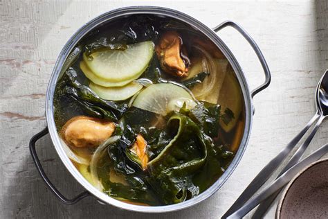 Miyeok Guk Seaweed Soup Recipe