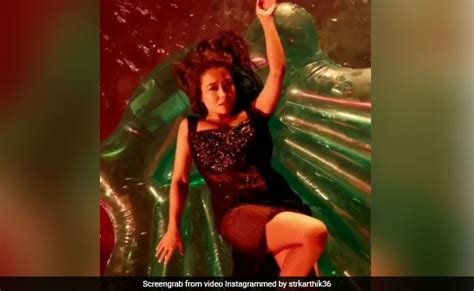 Neha Kakkar Singing And Dance Video Viral On Social Media नेहा कक्कड़ ने सिंगिंग और डांस से