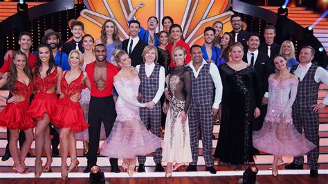 Helps you show your tall and slim figure. Let's Dance 2020: Salsa, Tango & Co. - alle Songs & Tänze ...