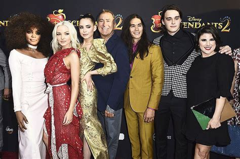 ‘descendants 2 Premiere Photos See Pictures Of Dove Cameron And More