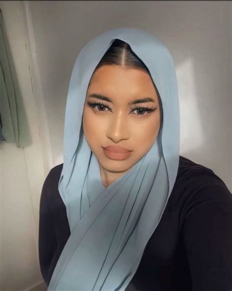 Clothed Bengali Hijabi 😍 Scrolller