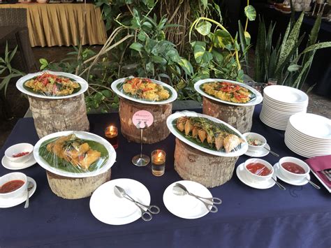 Makanan tepat untuk berbuka puasa yaitu makanan yang kaya akan kandungan gizi agar tubuh tetap segar. Menu Buka Puasa di 2020 | Makanan, Kue, Hotel