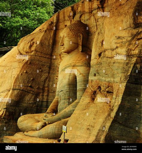 Galviharaya Uthtararamaya Polonnaruwa Es Famoso Por Sus Tres Estatuas