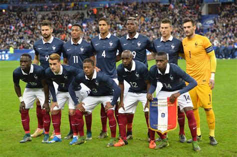 Taper vos mots clés pour affficher les résultats de votre recherche. Meurtris, les Bleus joueront à Wembley pour la France et les victimes - Equipe de France - Football