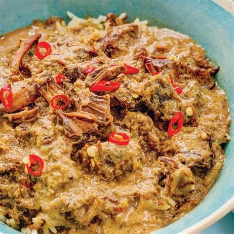 The malays cook it nonya style, which is predominantly chicken based. Malaysian Beef Rendang Curry Recipe | Slow-cooked (not Crispy)