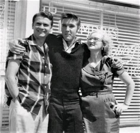 1956 9 23 Elvis Presley Au Sun Records Avec Sam Phillips Et Marion