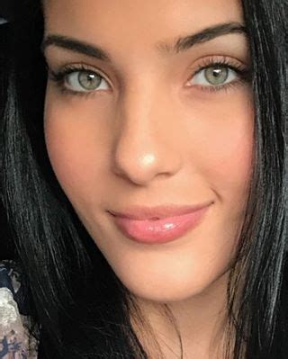 Yeimmi Selfies Interesting Faces Woman Face Green Eyes Brunette