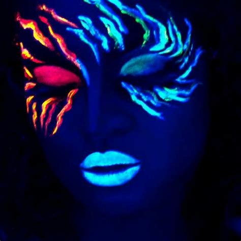 11 Glow In The Dark Makeup Looks That Will Totally Mesmerize You Black Light Makeup Neon Face