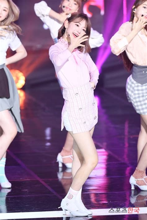 10 Times Iz One S Sakura Served Unreal Visuals In Her Stage Outfits Koreaboo
