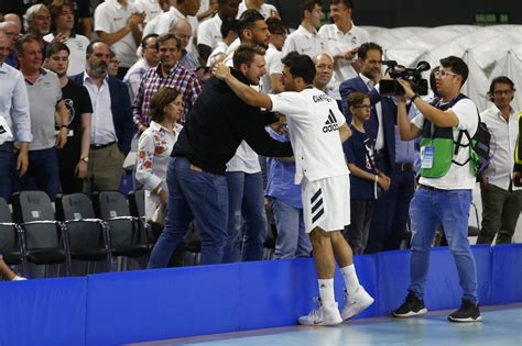 El abrazo nba que hará sonreír al madridismo: Doncic: "Campazzo no va a tener ningún problema para ...