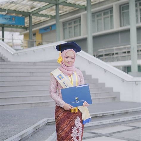 Wisuda🧡graduation🧡wisudaonline On Instagram “elegant Wisudastyle By