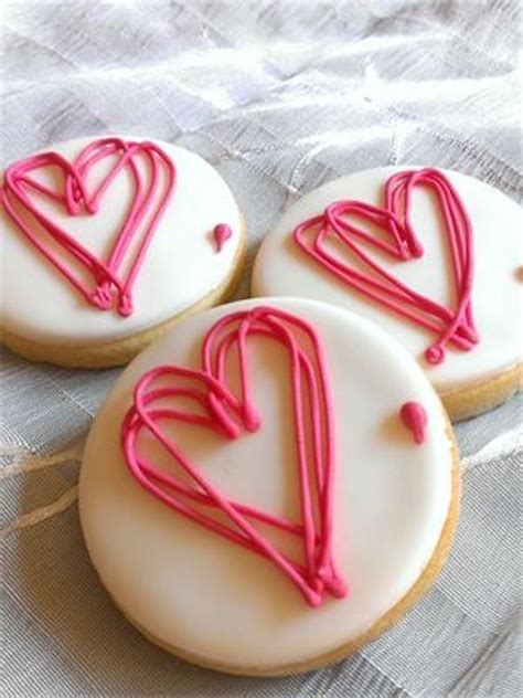 Sculpture painting technique used on my cookies! Creative Valentine Sugar Cookies - OMG Lifestyle Blog