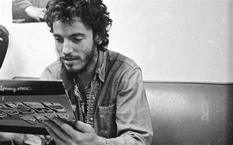 Il s'agira de la quatrième participation de bruce springsteen à cette initiative, après 1995, 2010 et 2016. Bruce Springsteen's Albums Reviewed In Chronological Order ...