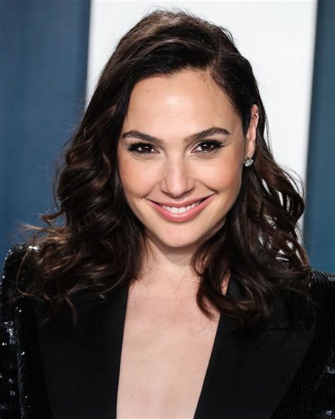 Gal Gadot Female 007 Heart Of Stone Skydance Media Global Franchise