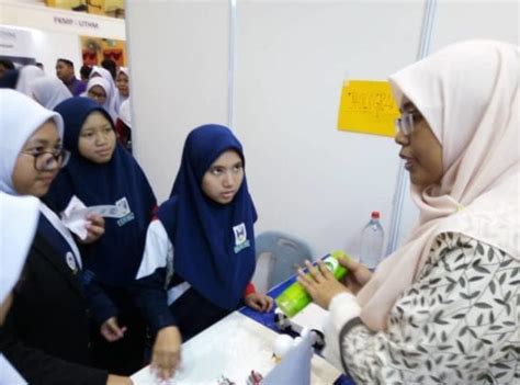 Melalui media sosial, bisnis dapat mengkomunikasikan informasi dalam sekejap, terlepas dari lokasi geografis. Kepentingan Pameran Sains Dalam Pendidikan STEM | UTM NewsHub