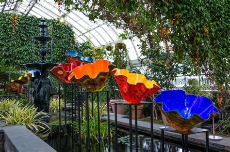 Chihuly Complements — And Sometimes Competes With — Nature At New York