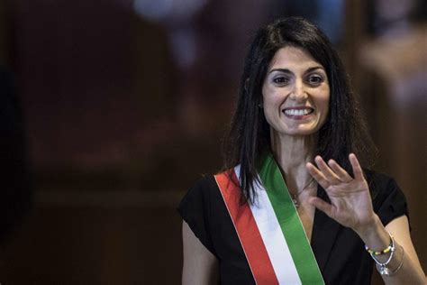 Virginia raggi, aged 37, is the newly elected mayor of rome. Raggi, elezioni sindaco di Roma: "Vado avanti, mi ricandido"