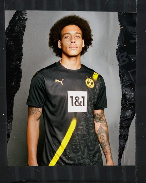 The distinctive logo has boosted the club's popularity throughout more than 100 years of its history. Camiseta suplente Puma del Borussia Dortmund 2020/2021