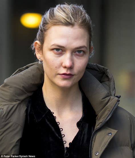 karlie kloss goes completely make up free daily mail online