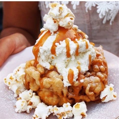 We not only serve traditional funnel cakes with powdered sugar, but also serve funnels with flair including gourmet funnel cakes, funnel fries, funnel swirls, bacon fries, rocky mountain funnuts, and other delicious treats like the fundae, a fun sundae! Dessert Food Truck - Toetjes van top tot truck | Go Celebrate