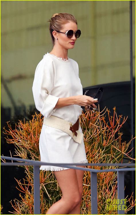 Rosie Huntington Whiteley Shows Off Her Legs For Days Photo 3617674