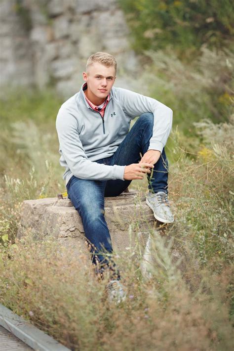 Senior Picture Ideas For Guys Outside