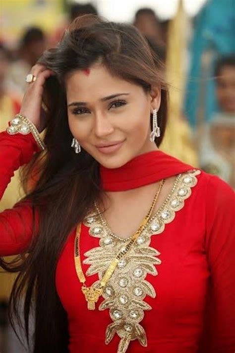 Sara Khan To Become The First Indian Actress To Work In A Pakistani Tv