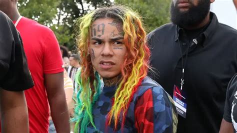 Tekashi 6ix9ine Claims He Looks Like Chris Brown In New Video Capital