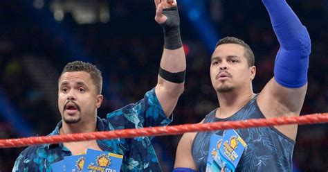 The Colóns Stay Snakebit Cageside Seats List Of Wwe Personnel
