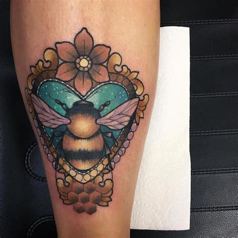 Pin By Otzi On Neo Traditional Tattoo Traditional Tattoo Bee Bee